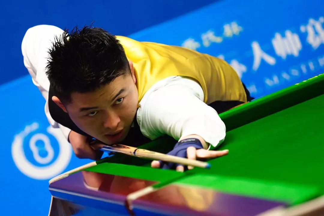 会上表现出 会上表现出